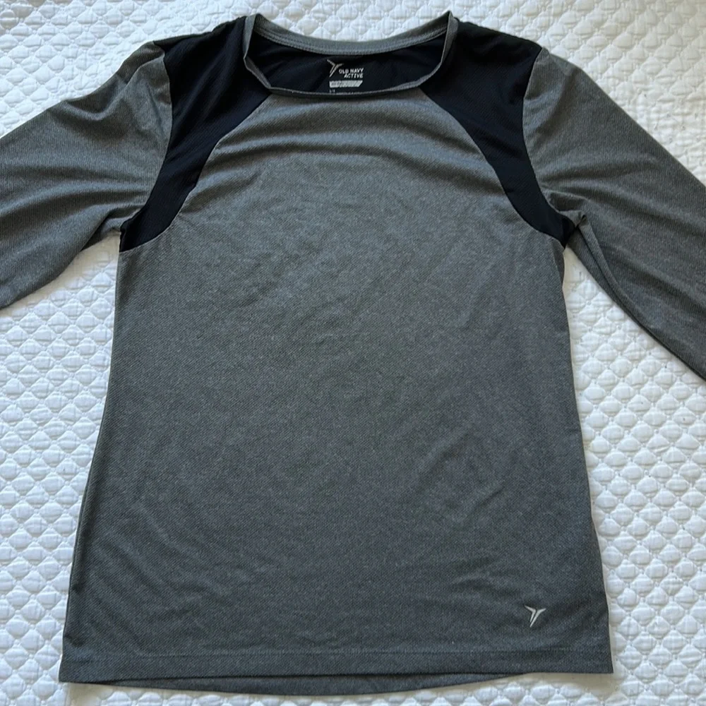 Activewear gray and black shirt - Picture 2 of 4